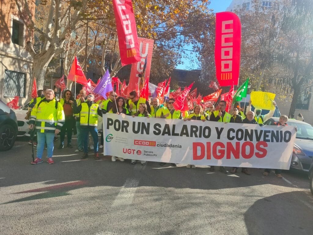 Los TES de ambulancias mantienen la manifestación indefinida: sin respuestas claras del gobierno