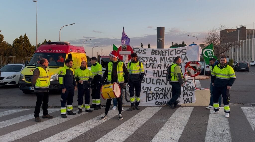 Actualidad de la concentración de trabajadores en Sagunto contra la precariedad laboral en el trasporte sanitario.