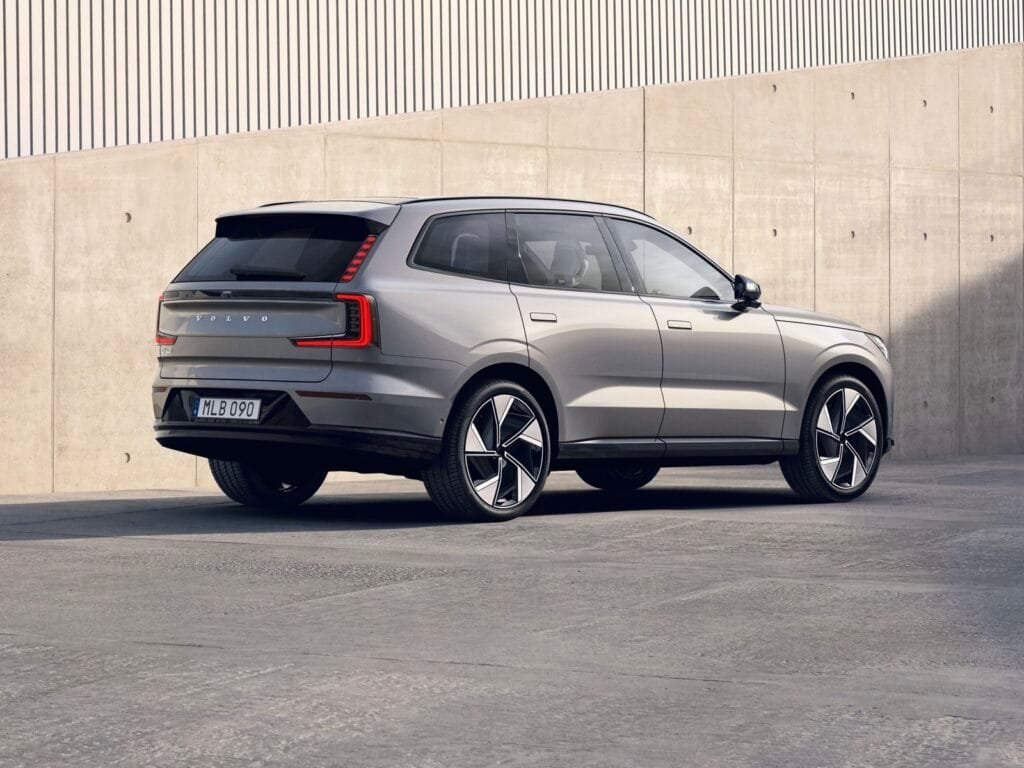 Volvo EX90 exterior y características
