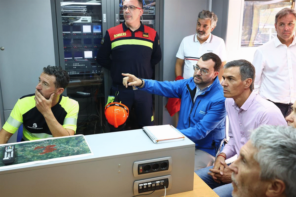 Pedro Sánchez anuncia la Comisión Interministerial para definir el Pacto de Estado contra la Emergencia Climática tras los incendios en Asturias.