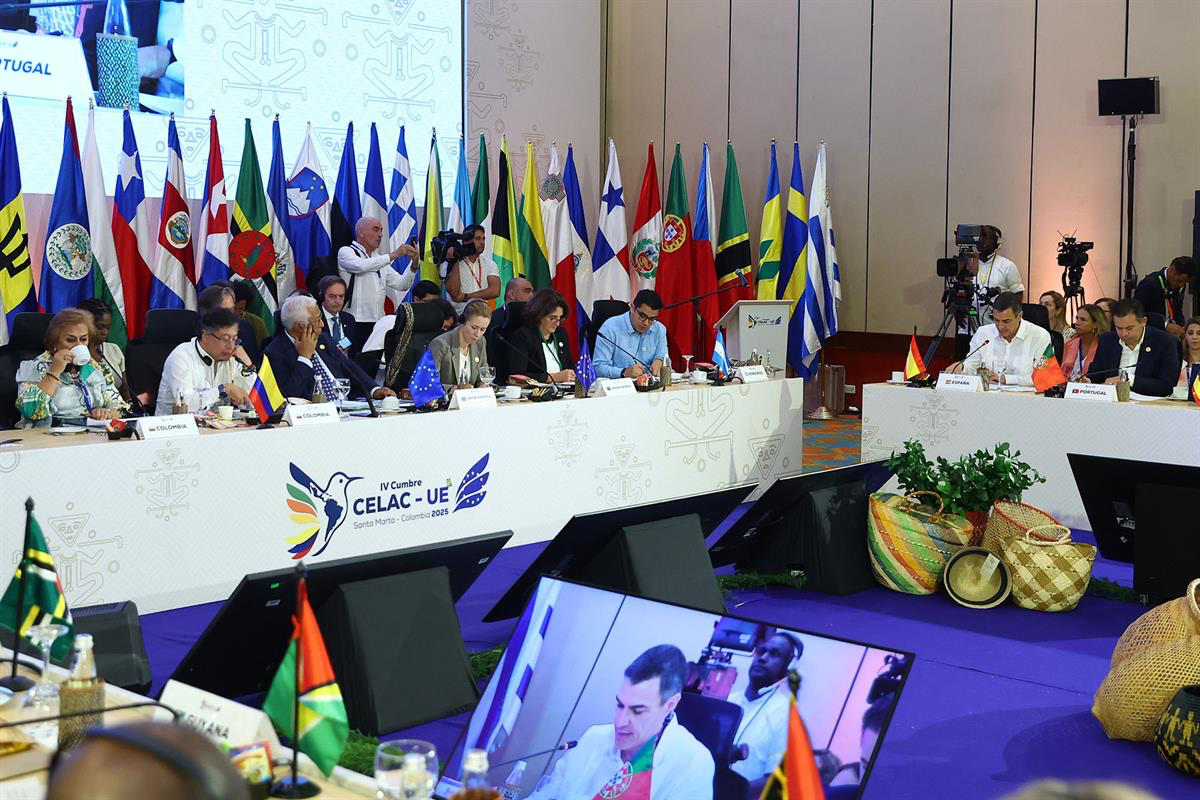 Pedro Sánchez interviene en la Cumbre UE-CELAC en Colombia defendiendo una alianza entre Europa y América Latina basada en el multilateralismo, la igualdad y la prosperidad compartida.