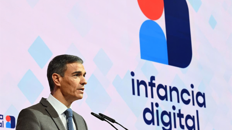 Pedro Sánchez presenta la Ley de Protección de los Menores en el Entorno Digital para combatir el acoso, los deepfakes y mejorar la salud mental juvenil en España.